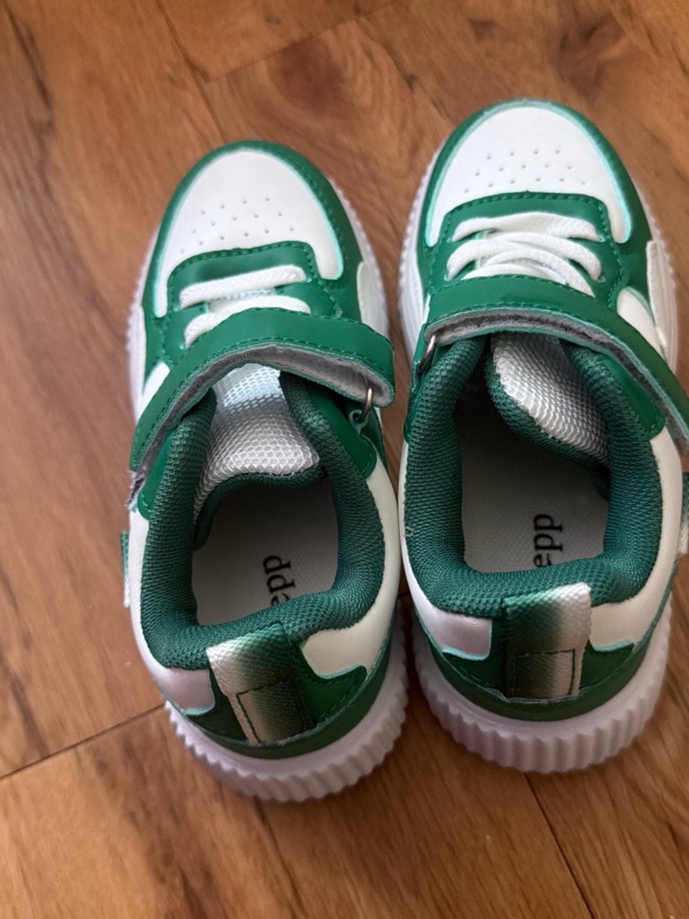Kids White and Green Athletic Sneakers - Brand: (unspecified)